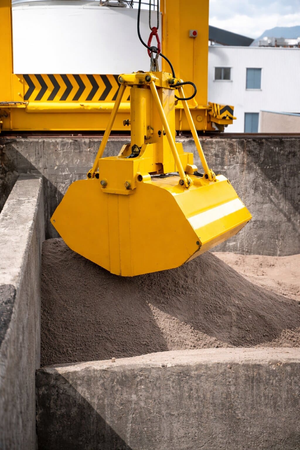 Electrohydraulic Clamshell Grab